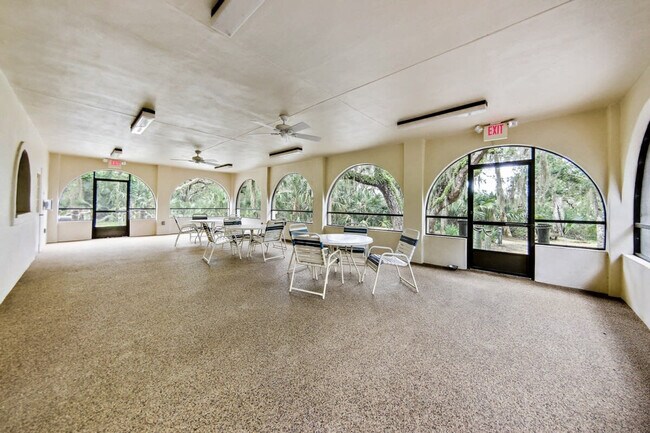 Building Photo - 110 Surfview Dr