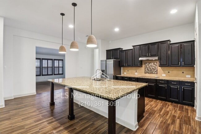 Building Photo - 1041 Water Oak