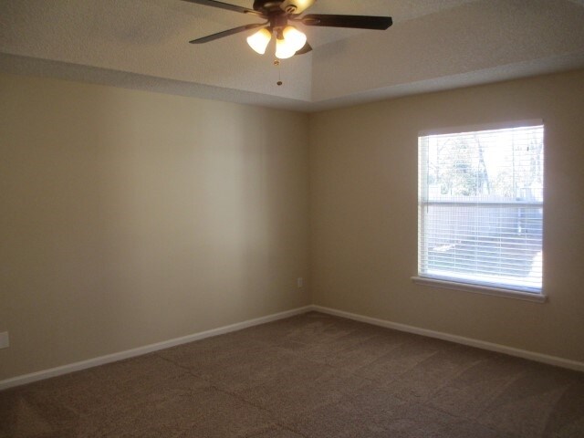 Building Photo - 2952 Majestic Oaks Ln