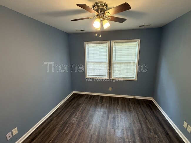 Building Photo - 704 Pinehaven Dr