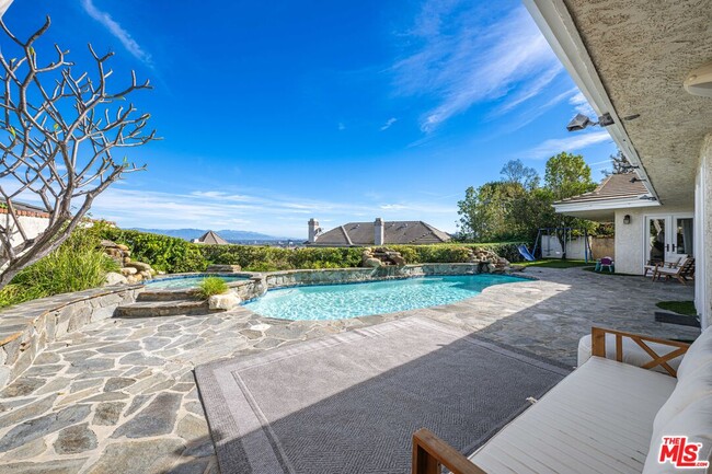 Building Photo - 6024 Paseo La Vista