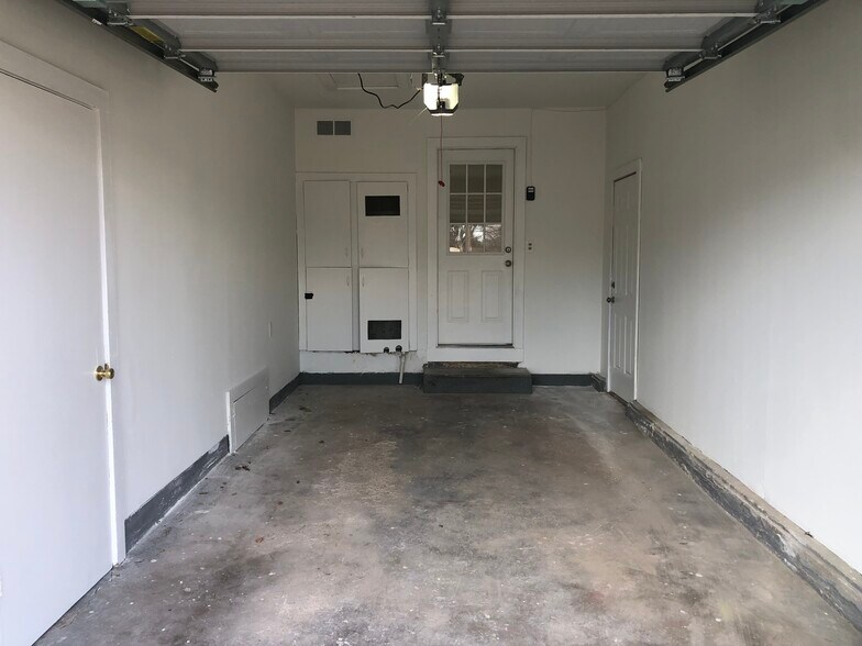 Building Photo - 3231 S Palisade Ave