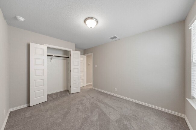 Building Photo - Stylish 3-Bed Home with Pool Access, Island Kitchen & Fenced Yard in New Braunfels