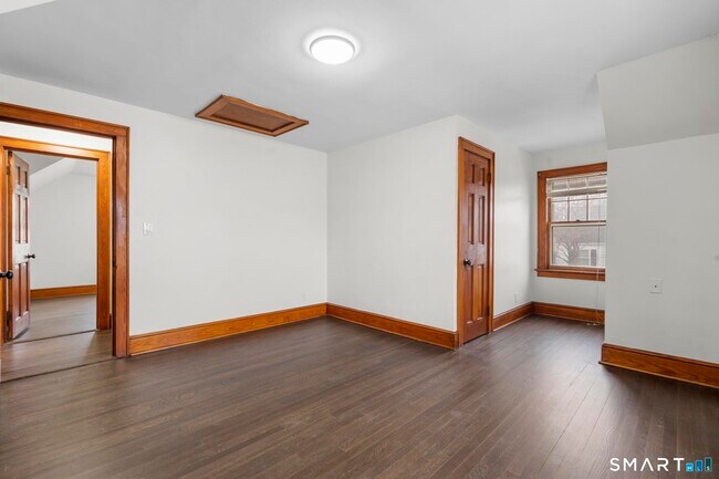 Building Photo - 37 Byrneside Ave