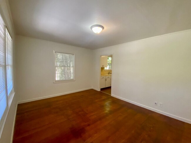Building Photo - Charming Palo Alto Single-Story Home with Private Backyard