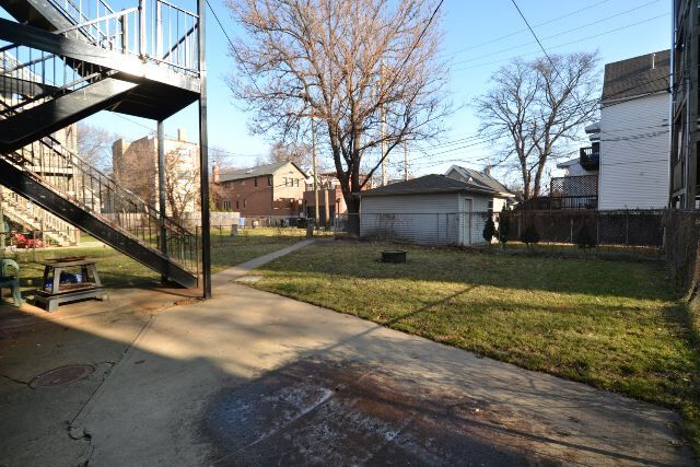 Building Photo - 3243 N Damen Ave