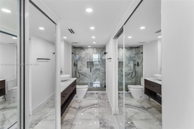 Building Photo - 5701 Collins Ave