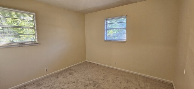 Building Photo - 306 Mustang Dr