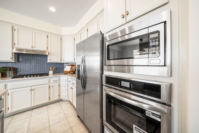 Building Photo - 4 Bedroom View Home in Emerald Heights | 3-Car Garage | Guard Gated Community
