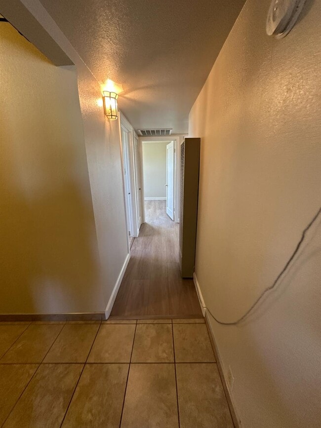 Building Photo - 3083 E Rose Ave