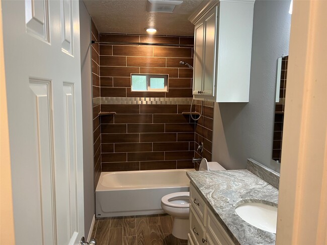 Building Photo - 2375 Virginia Ct