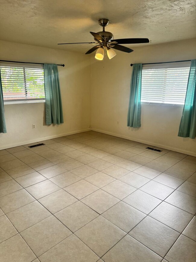 Building Photo - Single Family Home