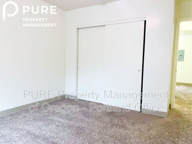 Building Photo - 3602 N Gantenbein Ave