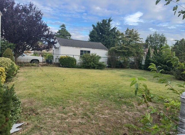 Building Photo - 484 Chelsea Rd