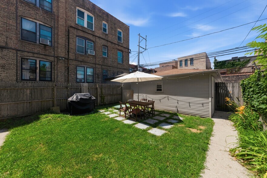 Building Photo - 3712 N Racine Ave