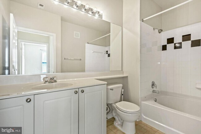Building Photo - 2765 Centerboro Dr