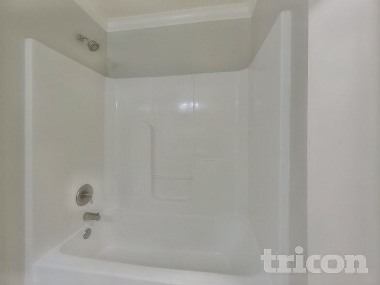 Building Photo - 1527 Dewsbury Dr