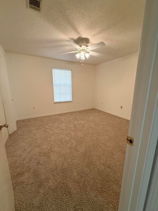 Building Photo - 946 Rachel Dr
