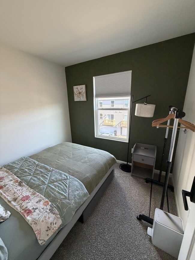 Building Photo - 1555 Sequoia Wy