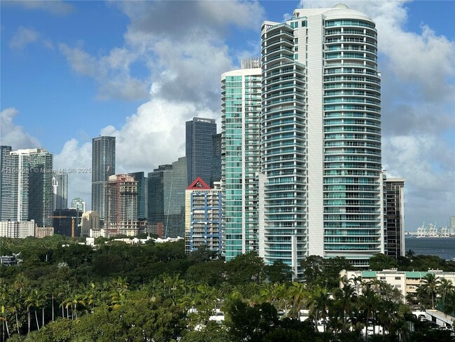 Building Photo - 2475 Brickell Ave