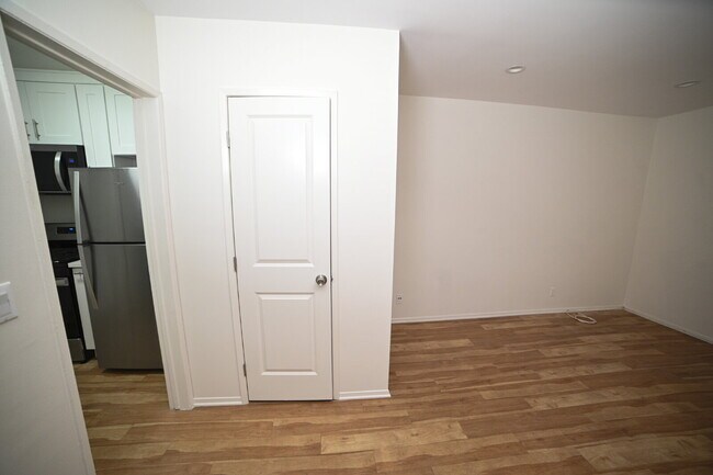 Building Photo - Newly remodeled studio in a gated building with pool and laundry room!