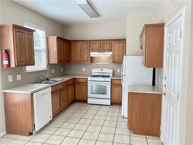 Building Photo - 1121 Terry Dr
