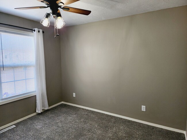 Building Photo - This Strafford Home Has It All ---