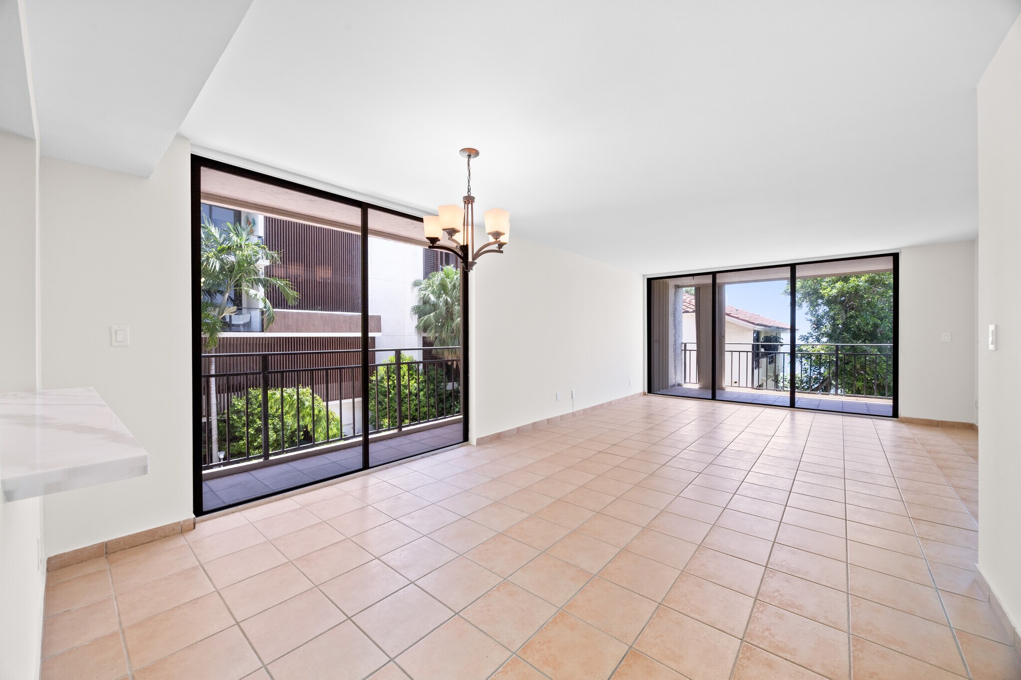 Building Photo - 1632 S Bayshore Ct