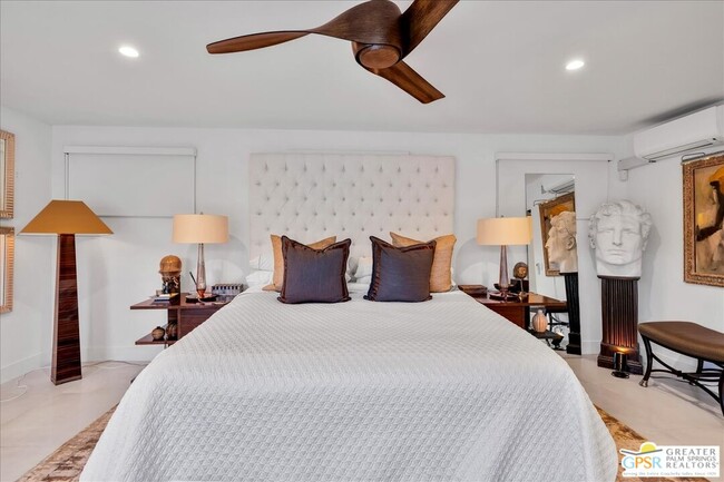 Building Photo - 605 E Sierra Way