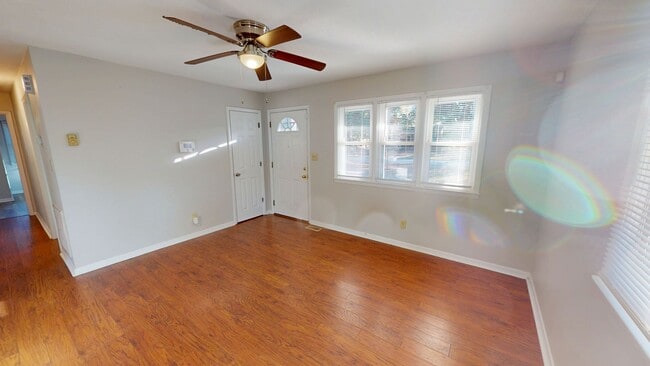 Building Photo - Well Maintained 3 Bedroom Home with Covere...