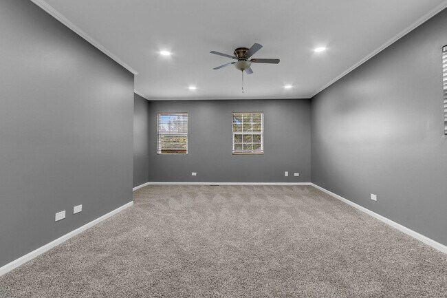 Building Photo - 2S601 River Oaks Dr