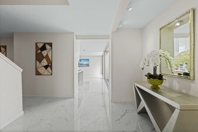 Building Photo - PH1-Hale
