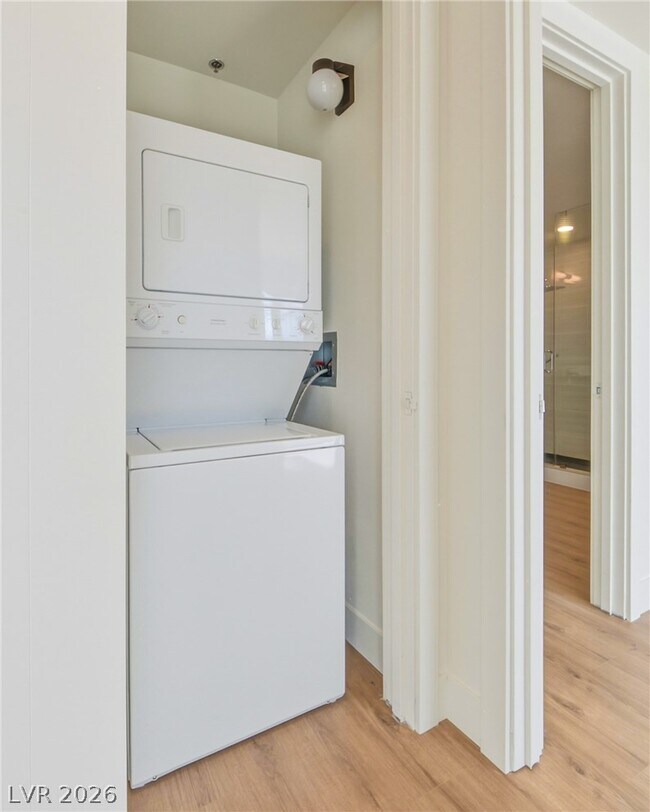 Building Photo - 4575 Dean Martin Dr