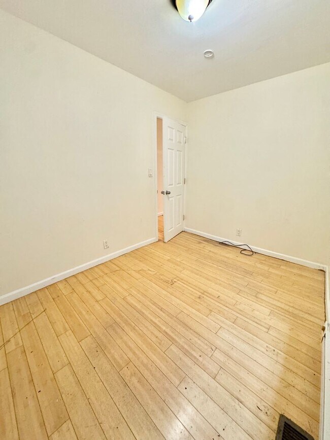 Building Photo - 5019 Walnut St