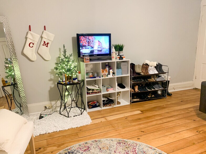 Building Photo - 909 Mohawk St