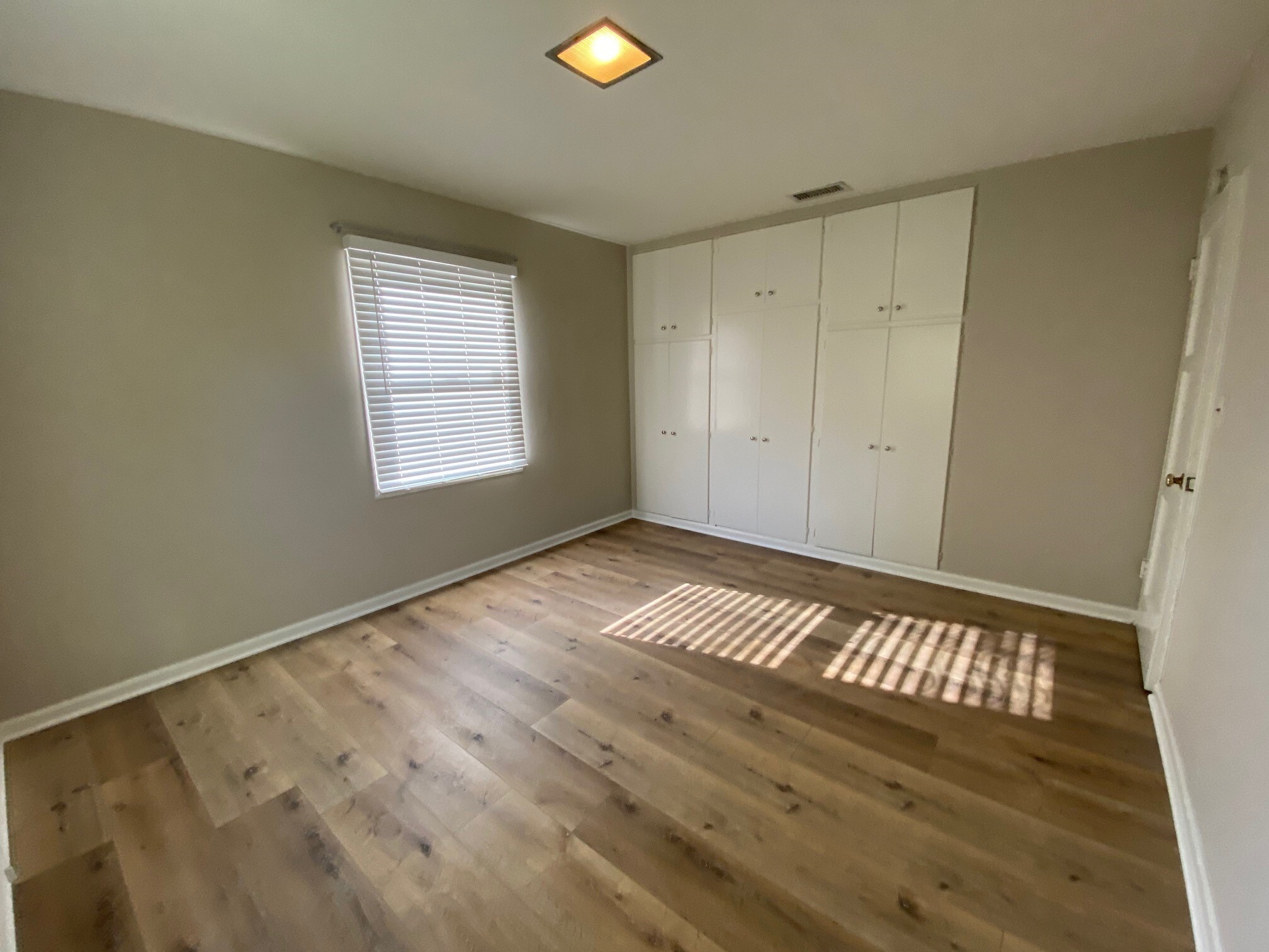 Building Photo - 6526 Van Noord Ave