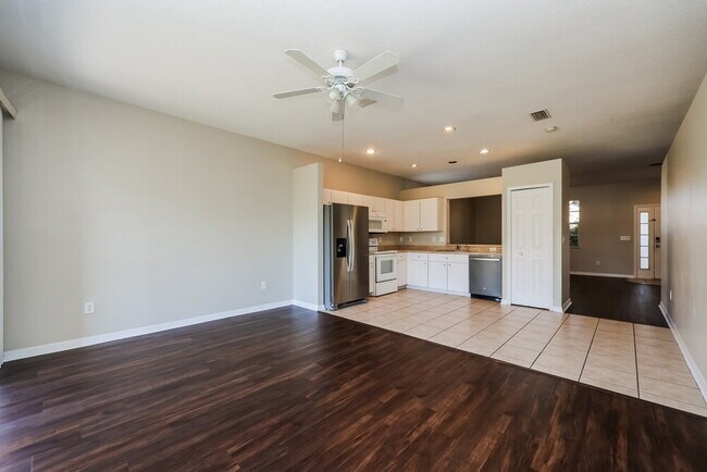 Building Photo - 6327 Bridgecrest Dr