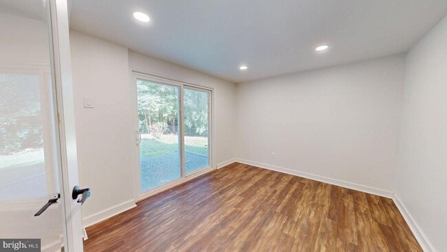 Building Photo - 6602 Greenview Ln