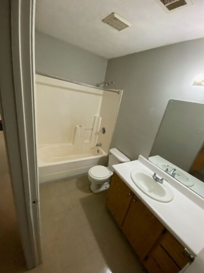 Building Photo - Monthly Paid Rent