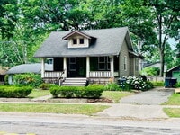 Building Photo - Charming 2-Bedroom Gem in Royal Oak – Walking Distance to Downtown!