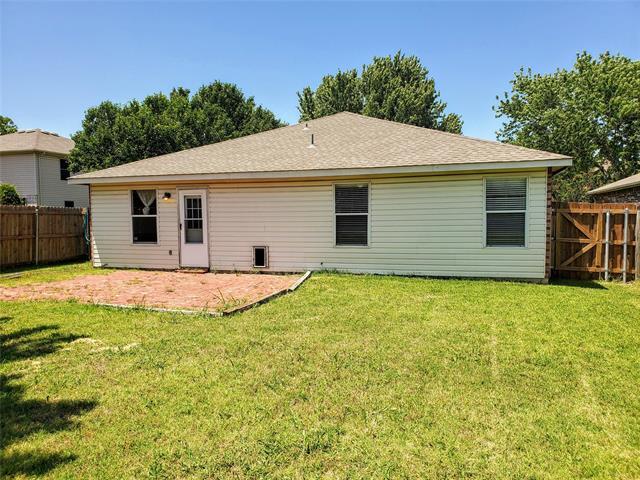 Building Photo - 2224 Red Oak Dr
