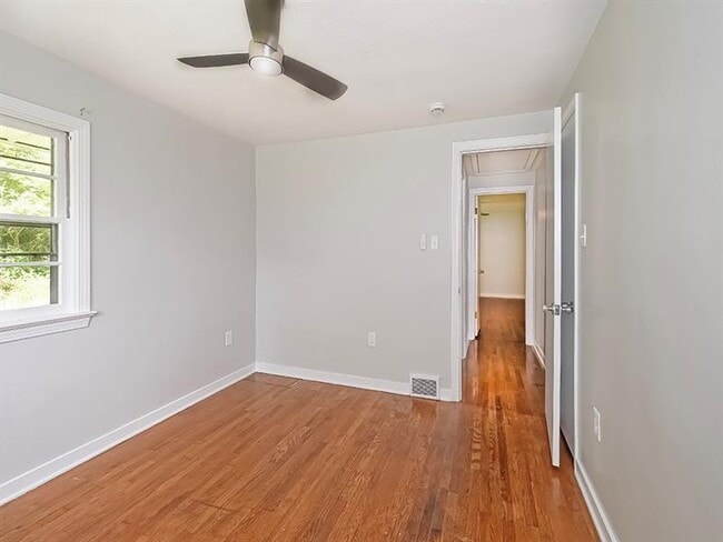 Building Photo - 2977 Chautauqua Dr