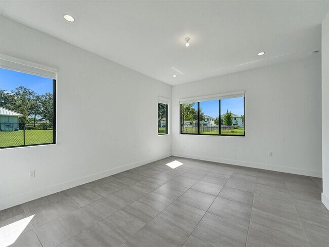 Building Photo - 5736 SW 104th Terrace