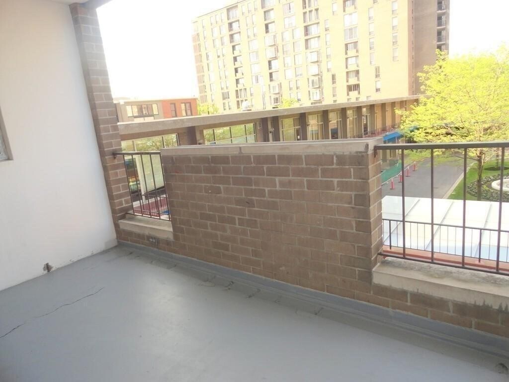 Building Photo - 77 Pond Ave