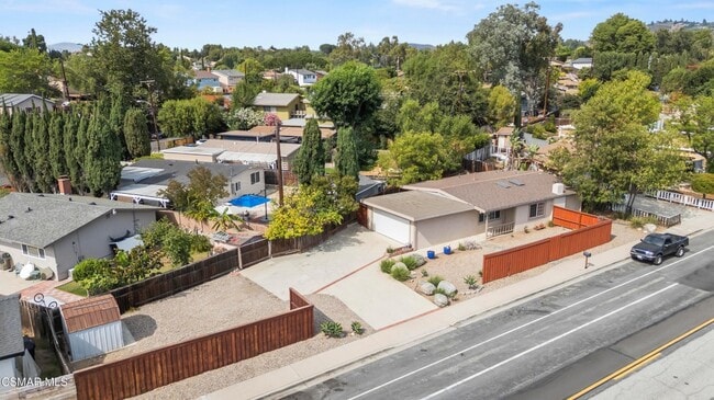 Building Photo - 865 E Hillcrest Dr