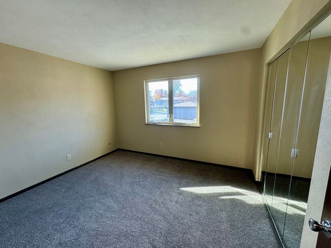 Building Photo - Updated 2BR Condo in Fox Meadows Estates – Garage Included