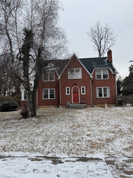 Building Photo - 245 E Hamilton Ave