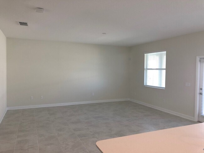 Building Photo - Just Listed!  3/2.5 Located In Beautiful P...