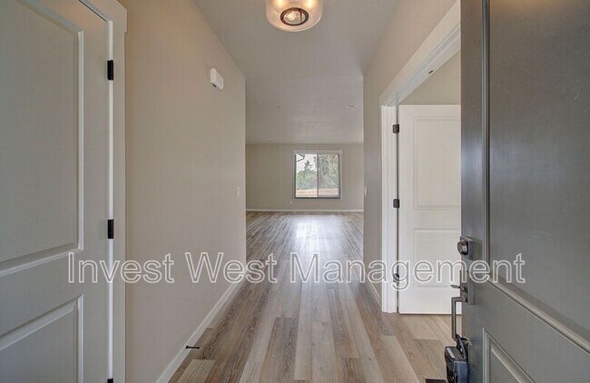 Building Photo - 1651 52nd Ct
