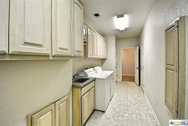 Building Photo - 2725 Diamond Trail